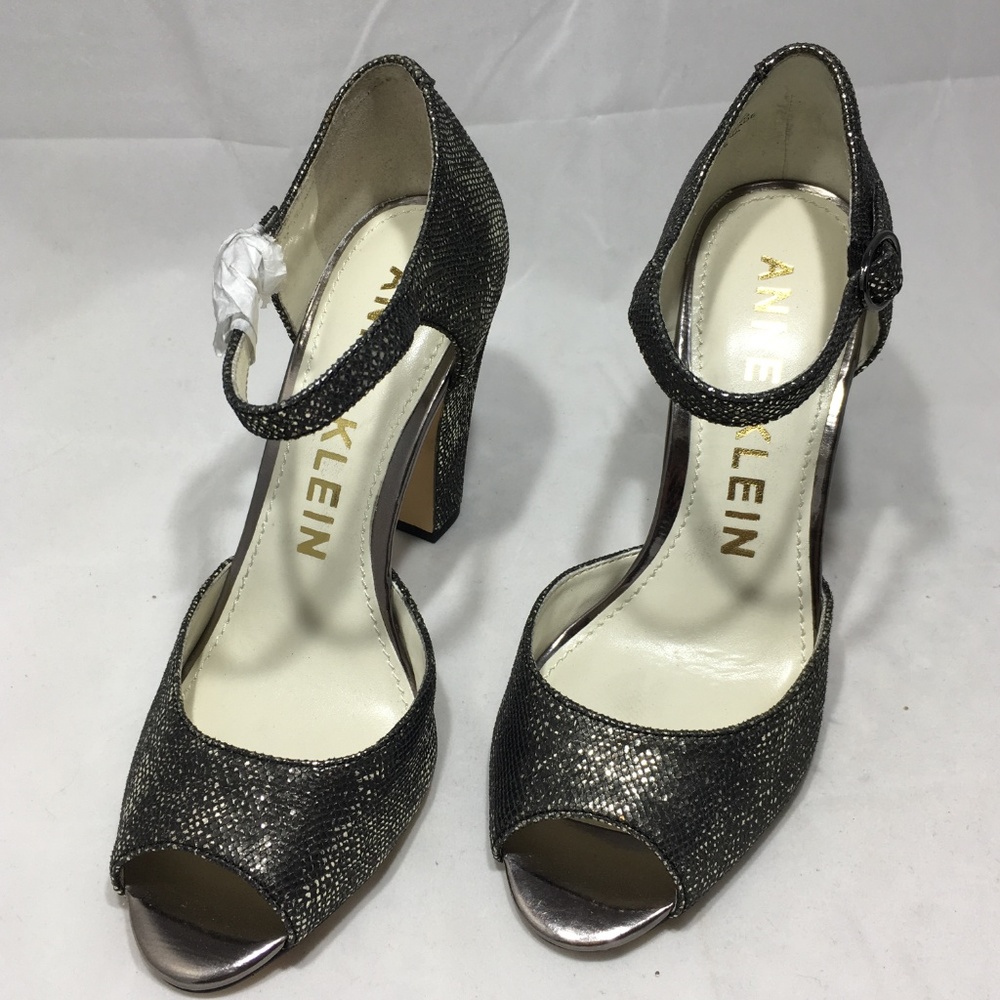 Anne Klein Women's Henrika Fabric Dress Pump - Picture 4 of 5